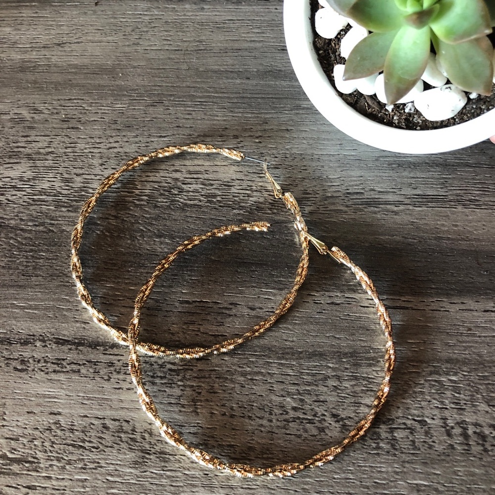 Gold Hoops🤩